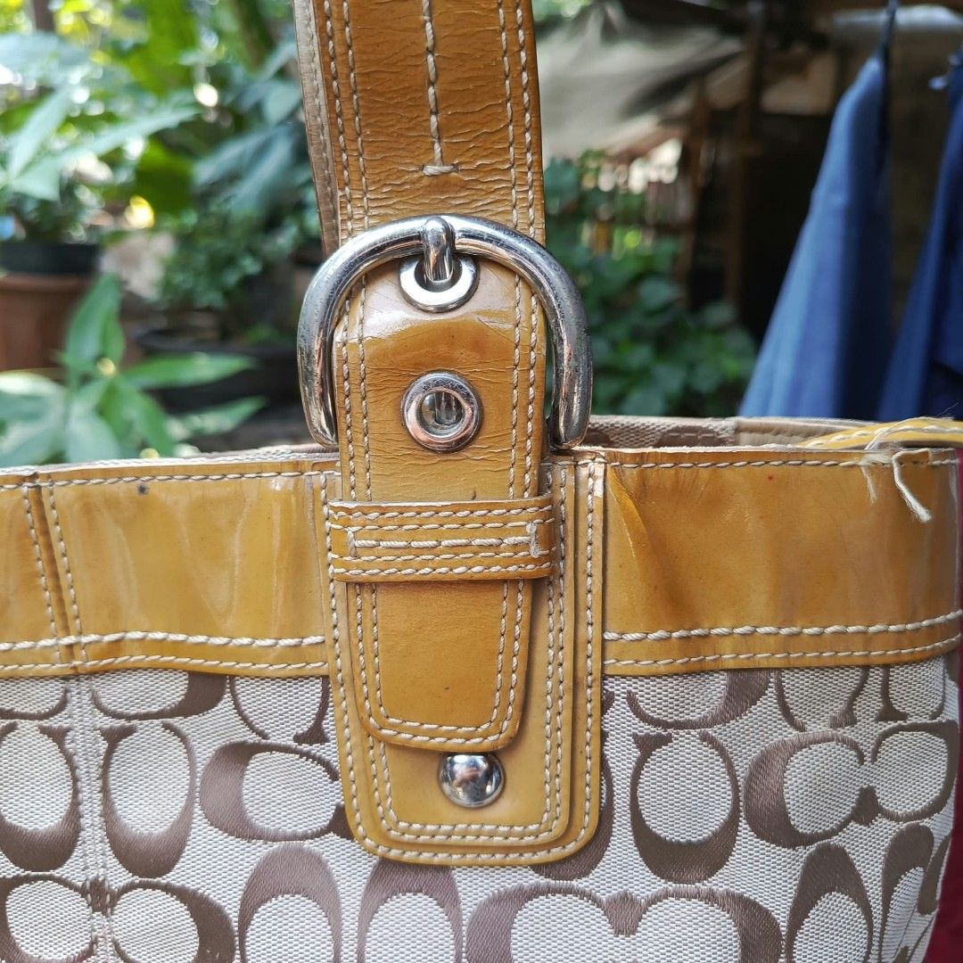 Coach (Category: Luxury Bags & Wallets) located in Naawan. Submitted by daditsej (Listing ID 1470993517, Image 3). Description: .