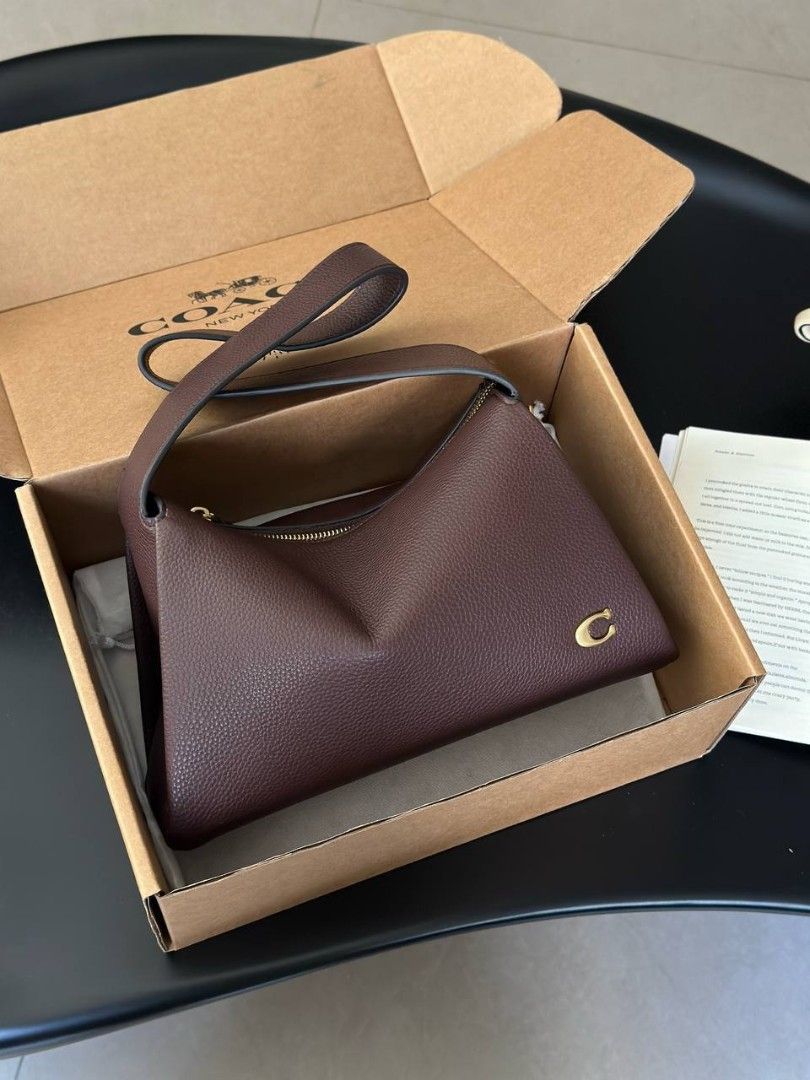 COACH BAG (Category: Shoulder Bags) located in Mandaluyong City. Submitted by modamuseph (Listing ID 1471043751, Image 3). Description: .