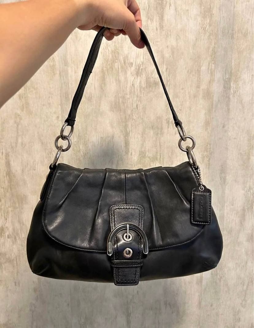 Coach Black Leather Shoulder Bag (Category: Luxury Bags & Wallets) located in Alaminos. Submitted by hvsuk1 (Listing ID 1470991940, Image 1). Description: Preowned Bag. Original Guaranteed no major issue or flaws.