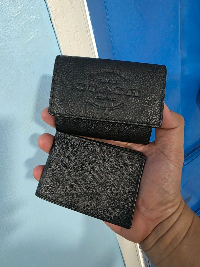 Coach Black Leather Wallet Card Holder Set (Category: Wallets & Card holders) located in Santa Maria. Submitted by purefalcon-f7cf (Listing ID 1471110098, Image 1). Description: - Authentic Coach black pebbled leather wallet and card holder set - Textured finish featuring debossed Coach New York logo - Snap button closure with contrast brown interior and card slots - Includes a matching removable black card case with ID window - Condition: Some i