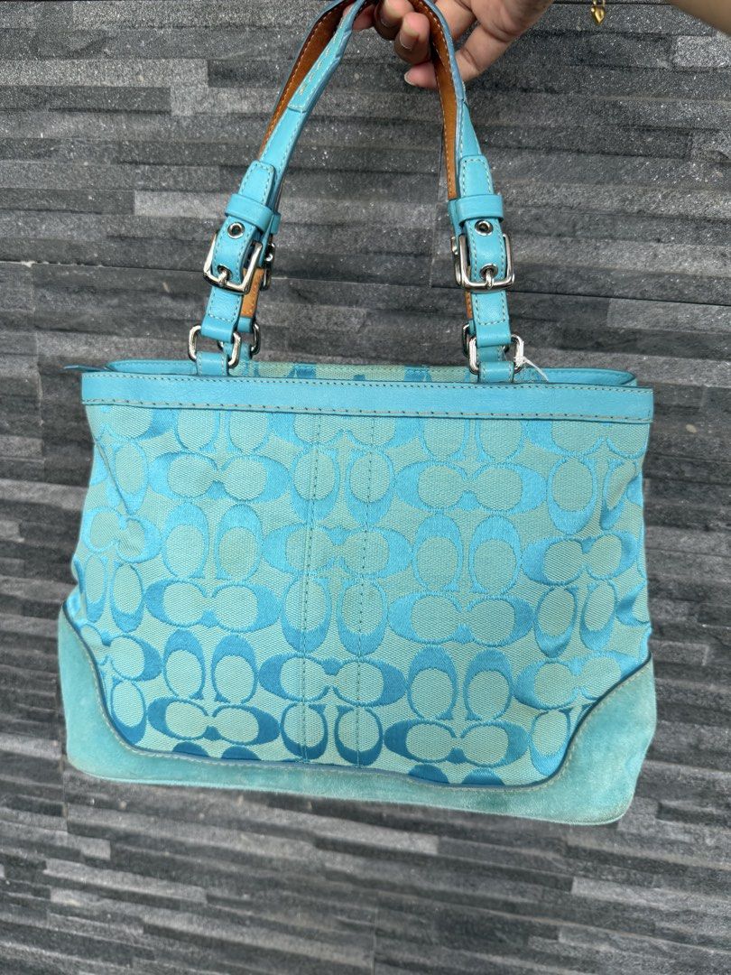 coach blue hampton (Category: Shoulder Bags) located in Balanga. Submitted by elle.curated (Listing ID 1470942542, Image 1). Description: RANK AB no rubs on canvas fully intact rubber lining see strap for sign of ysed .