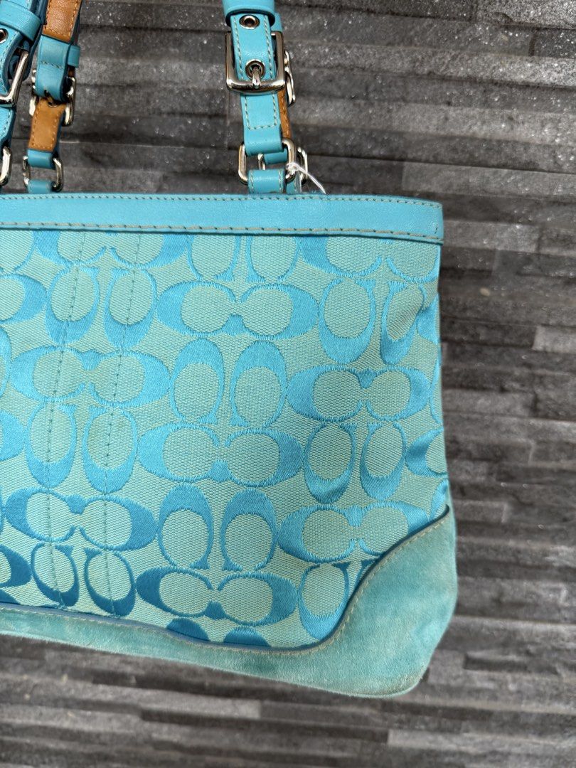 coach blue hampton (Category: Shoulder Bags) located in Balanga. Submitted by elle.curated (Listing ID 1470942542, Image 3). Description: RANK AB no rubs on canvas fully intact rubber lining see strap for sign of ysed .