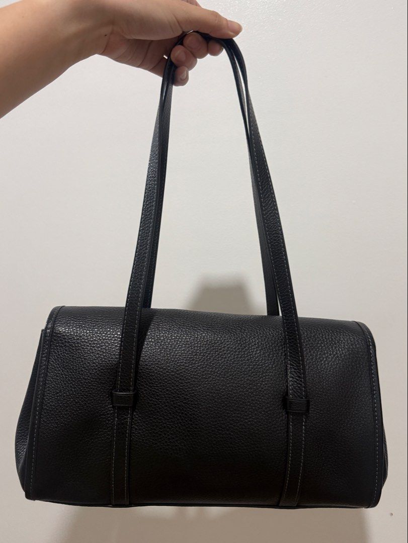 Coach Bridget Flap Shoulder Bag (Category: Shoulder Bags) located in Paranaque City. Submitted by sofiagillegean (Listing ID 1471042505, Image 2). Description: Selling for ₱17,990 (negotiable) Original Coach price: ₱32,000 Brand new and never used. Purchased directly from the Coach Outlet store. Selling because I accidentally bought two of the same bag. Details: • Authentic Coach • Refined pebble leather • Fabric lining • Length: 13.5” • Height: 