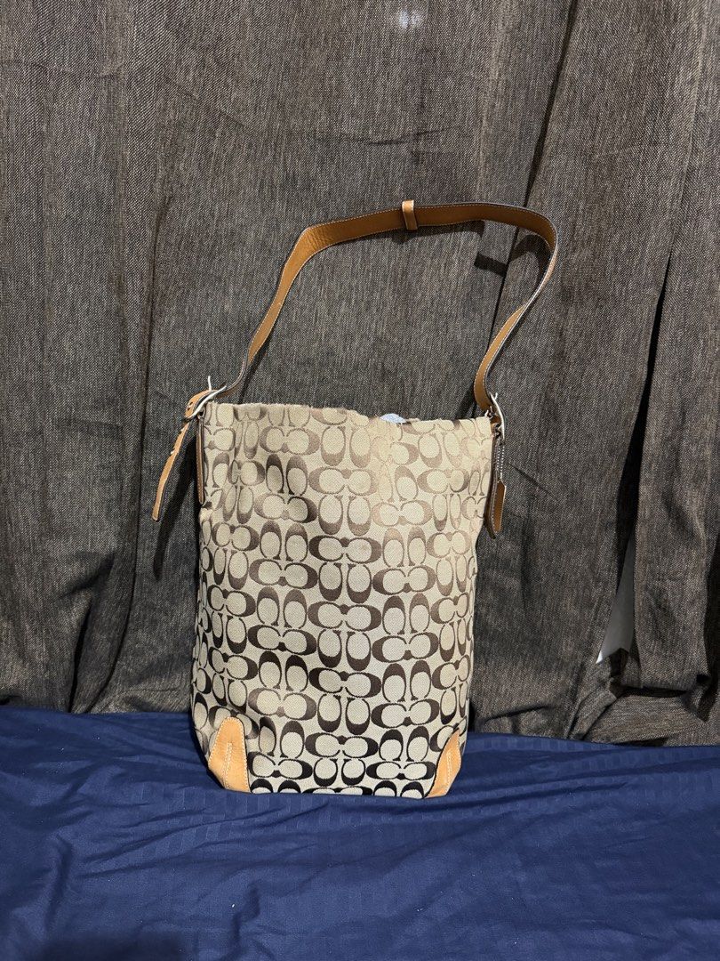 coach canvas bucket shoulder bag (Category: Luxury Bags & Wallets) located in Quezon City. Submitted by mariamaharba7798 (Listing ID 1471072442, Image 1). Description: .