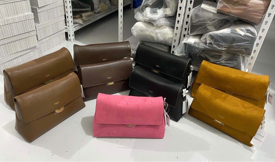 Coach Chelsea 30 & 36 (Category: Shoulder Bags) located in Binan City. Submitted by pinkykeenshop (Listing ID 1471085940, Image 1). Description: .