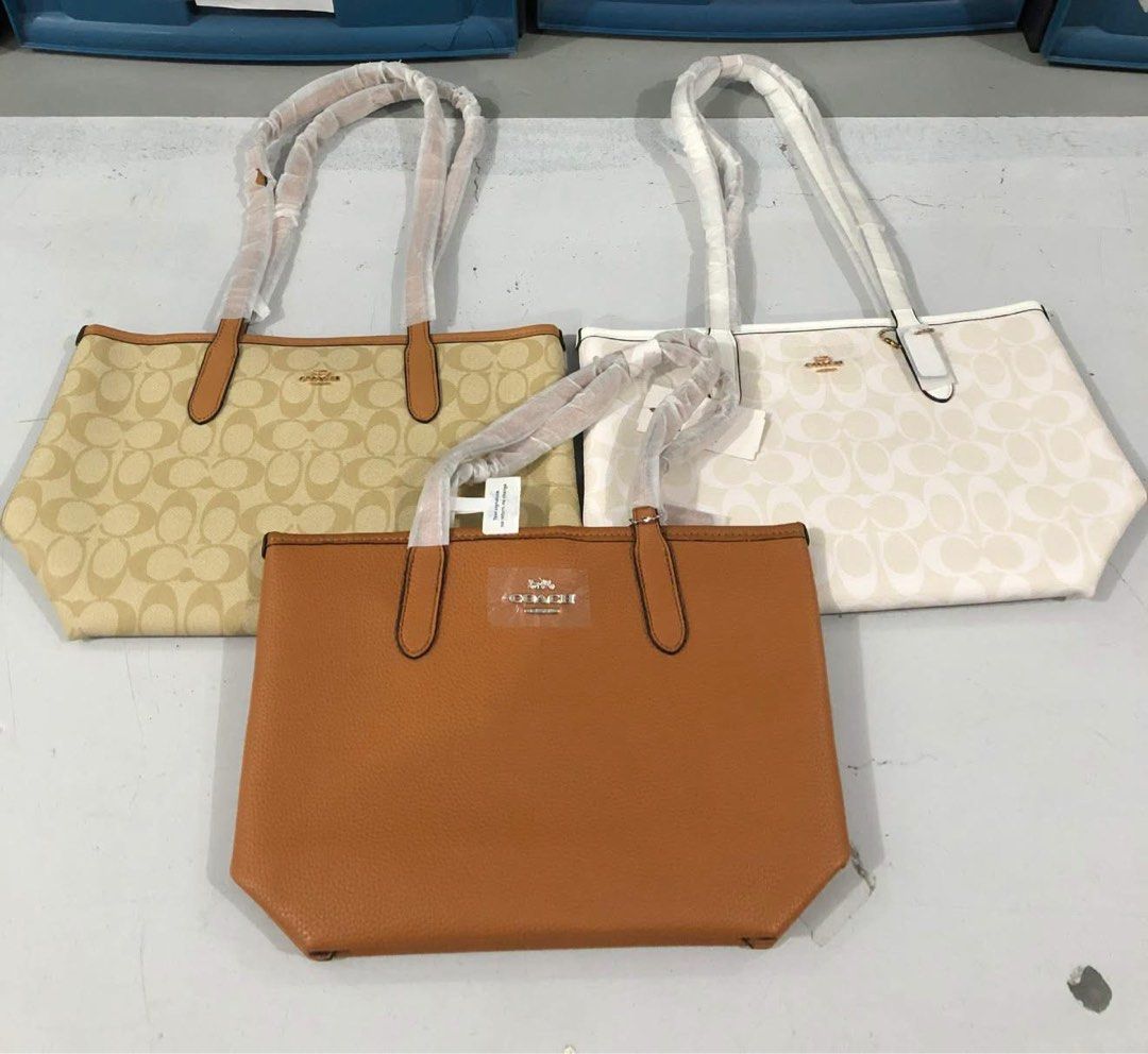 Coach City Tote Small (Category: Shoulder Bags) located in Binan City. Submitted by pinkykeenshop (Listing ID 1471098249, Image 1). Description: .