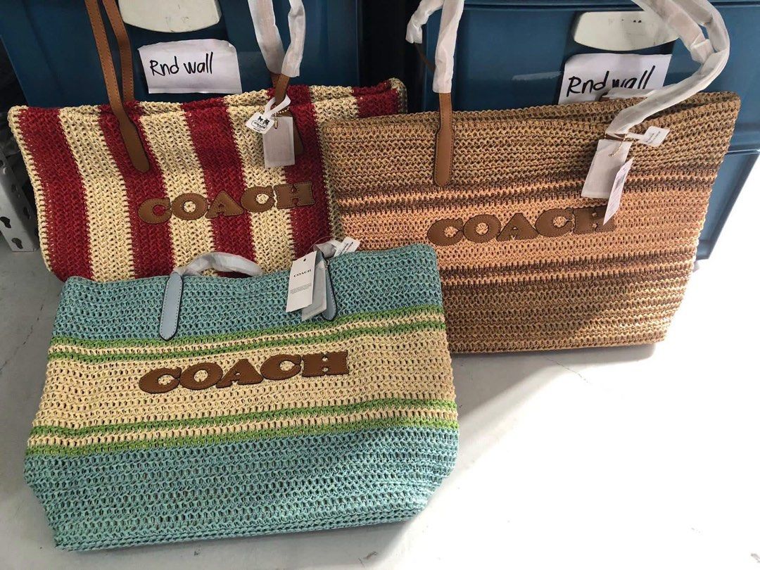 Coach City Tote Woven Straw (Category: Shoulder Bags) located in Binan City. Submitted by pinkykeenshop (Listing ID 1471098474, Image 1). Description: .