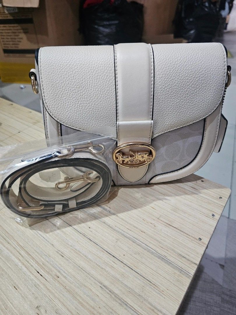 Coach Georgie Saddle Bag (Category: Luxury Bags & Wallets) located in Las Pinas. Submitted by preloved_korea (Listing ID 1471061244, Image 1). Description: good as new.