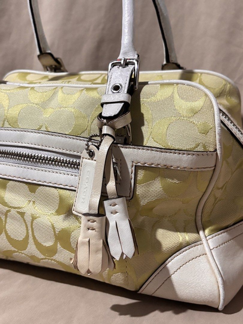 Coach hampton satchel in lime (rare) (Category: Shoulder Bags) located in Tagbilaran City. Submitted by gloriannecoach.1234 (Listing ID 1470971623, Image 2). Description: Excellent condition canvas and hardware Flaws: repainted strap pero maganda pagkagawa.