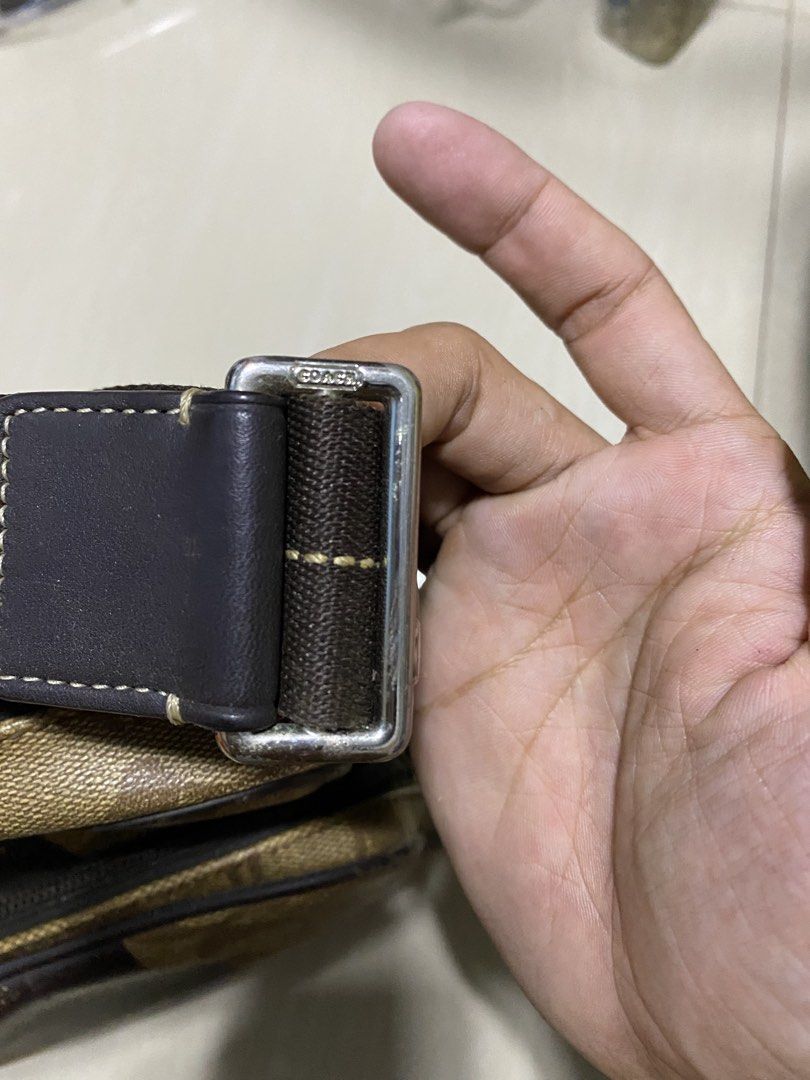 Coach Heritage Stripe Flight Bag (Category: Luxury Bags & Wallets) located in Manila. Submitted by callejage69430 (Listing ID 1471077200, Image 3). Description: Coach Heritage Stripe Flight Bag .