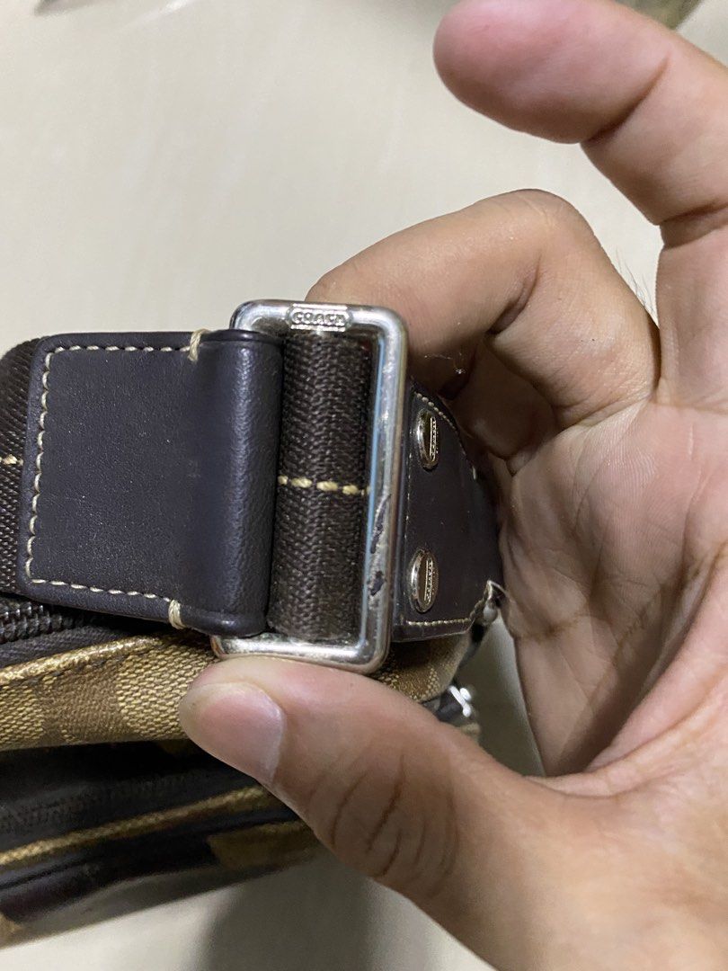 Coach Heritage Stripe Flight Bag (Category: Luxury Bags & Wallets) located in Manila. Submitted by callejage69430 (Listing ID 1471077200, Image 2). Description: Coach Heritage Stripe Flight Bag .
