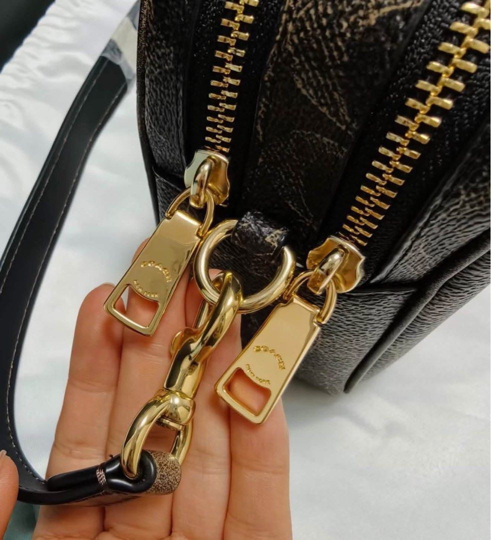 Coach Jes Crossbody (Category: Cross-body Bags) located in Manila. Submitted by bagsandmanymanymore1 (Listing ID 1470955542, Image 3). Description: Coach Jes Crossbody Actual picture posted Paperbag, dustbag and carecard inclusion Please read before you order 👉🏻❗️Payment first before shipping ❗️Cut off time of payment 11am sameday delivery ❗️NO MEET UP / NO PICK UP ❗️ORDER CANNOT BE CANCELLED ❗️PLEASE DON’T BUY IF YOU ARE IN DOUBT ❗️NO RETURN! 