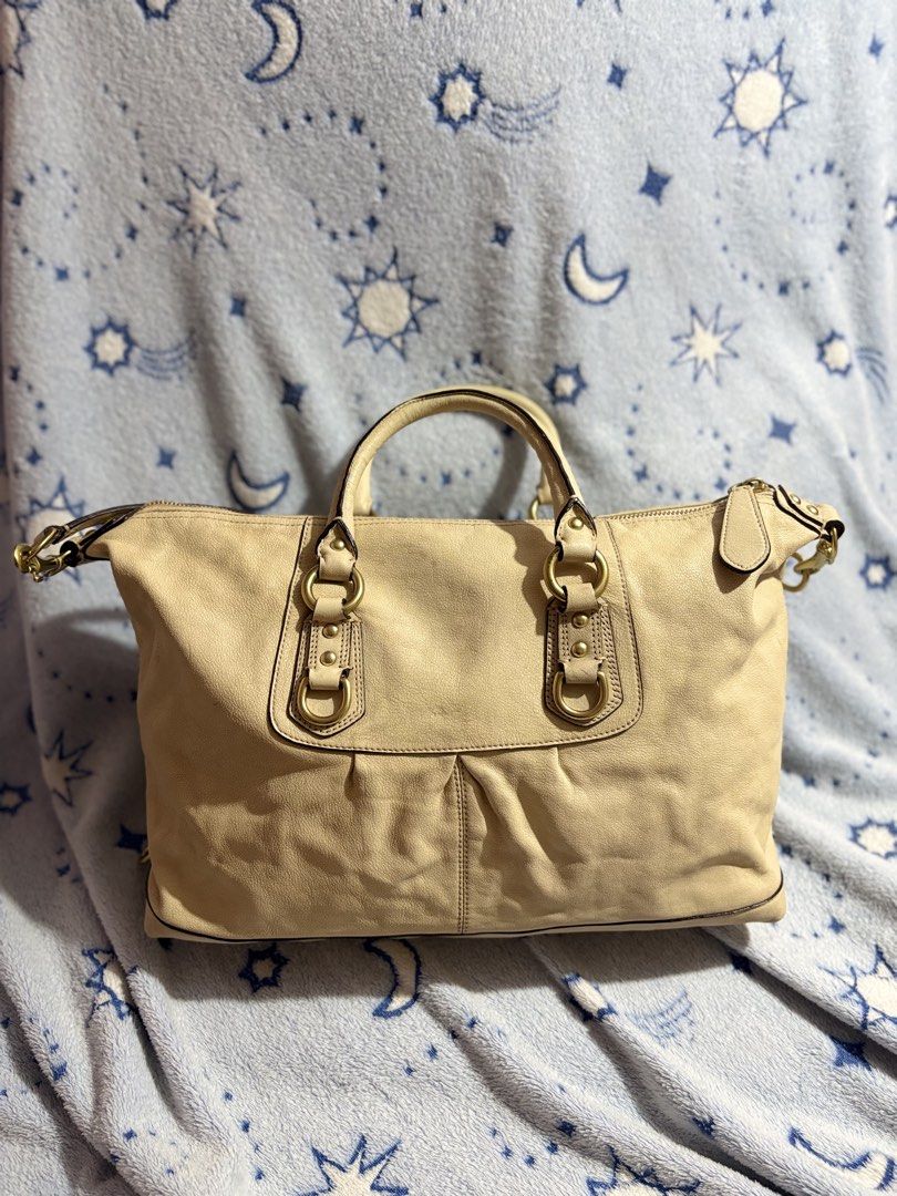 Coach Leather Satchel Handbag Beige (Category: Luxury Bags & Wallets) located in Manila. Submitted by yanna1972 (Listing ID 1470972192, Image 2). Description: NOT FOR MASELAN ! - price is negotiable for sure buyer - see the pics for the issues - buy at ur own risk ! MOP: gcash or MariBank MOD : j&t and lalamove if within manila .