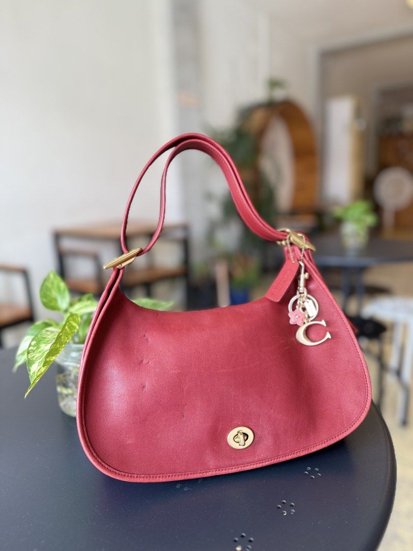 Coach Legacy Crescent (Category: Shoulder Bags) located in San Jose. Submitted by mjthrifts (Listing ID 1470985755, Image 1). Description: With minimal flaw.