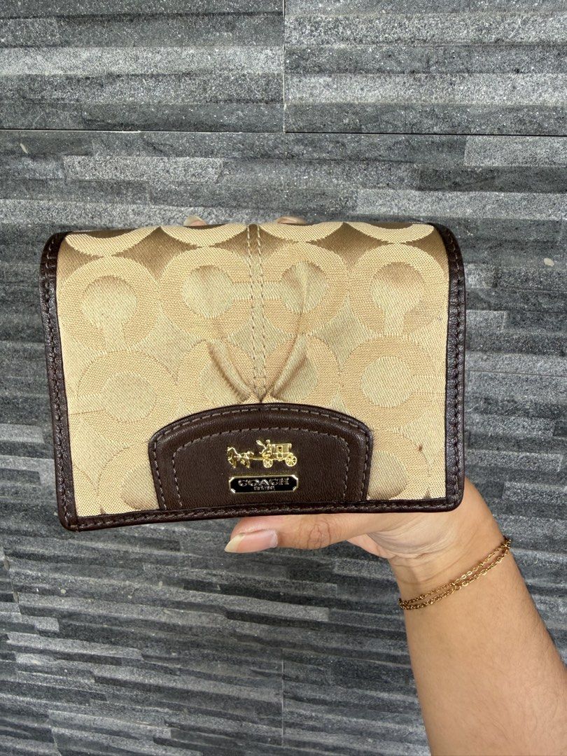 coach madison wallet (Category: Wallets & Card holders) located in Balanga. Submitted by elle.curated (Listing ID 1470943256, Image 1). Description: minimal sign of used only.