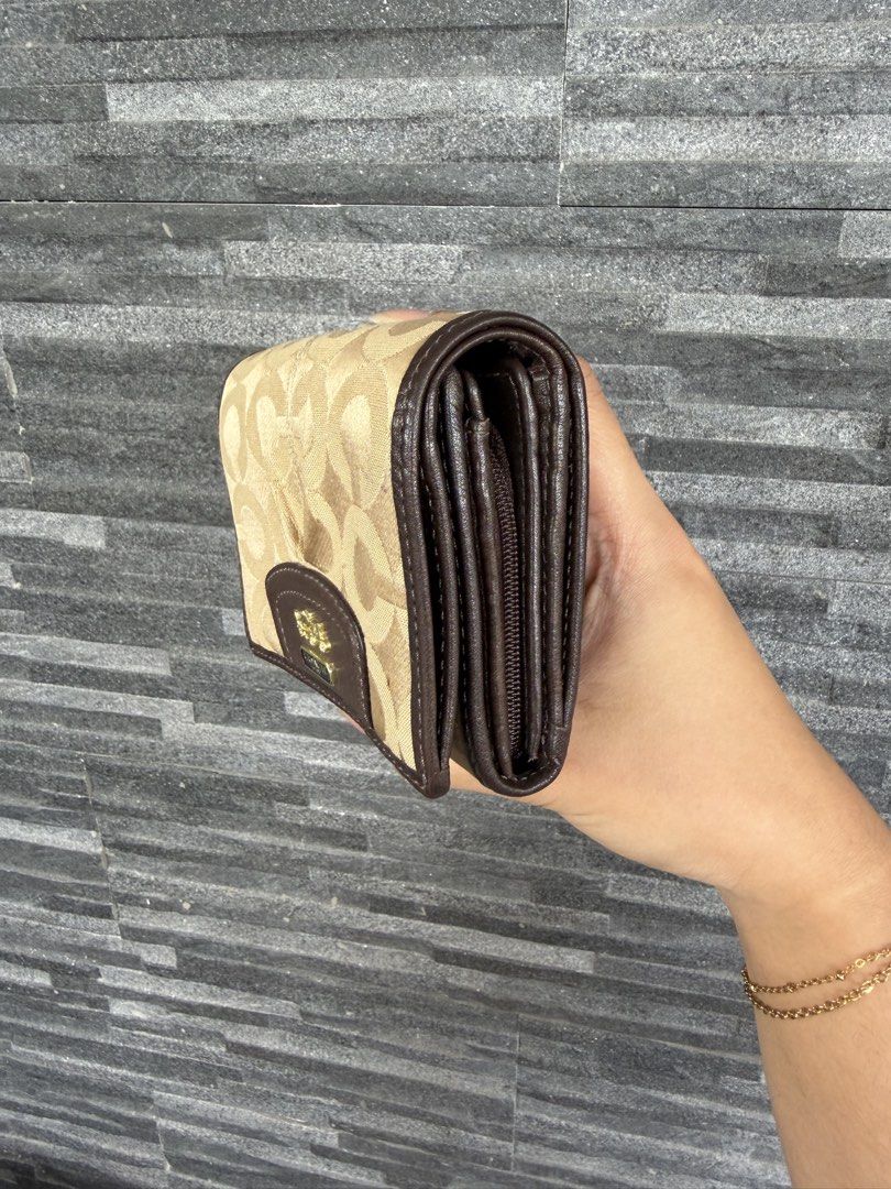 coach madison wallet (Category: Wallets & Card holders) located in Balanga. Submitted by elle.curated (Listing ID 1470943256, Image 2). Description: minimal sign of used only.