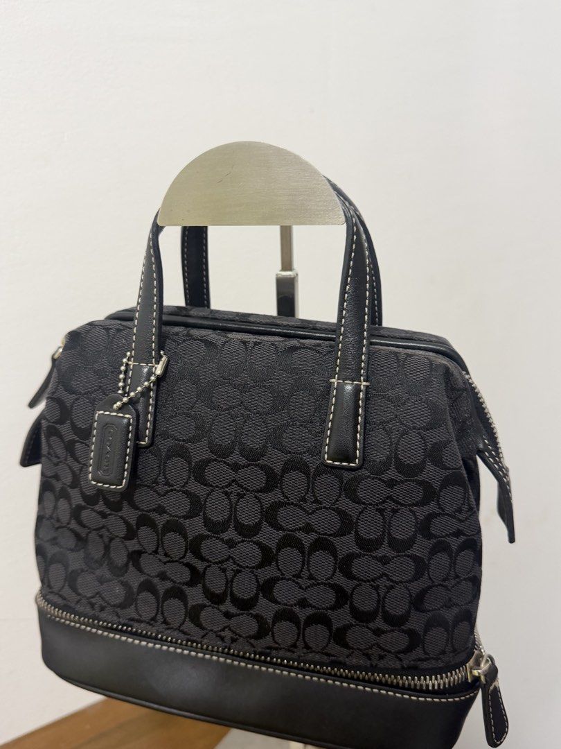 Coach oval mini handbag (Category: Luxury Bags & Wallets) located in Manila. Submitted by prelovedbyramiah (Listing ID 1471056231, Image 2). Description: Like new condition authentic.