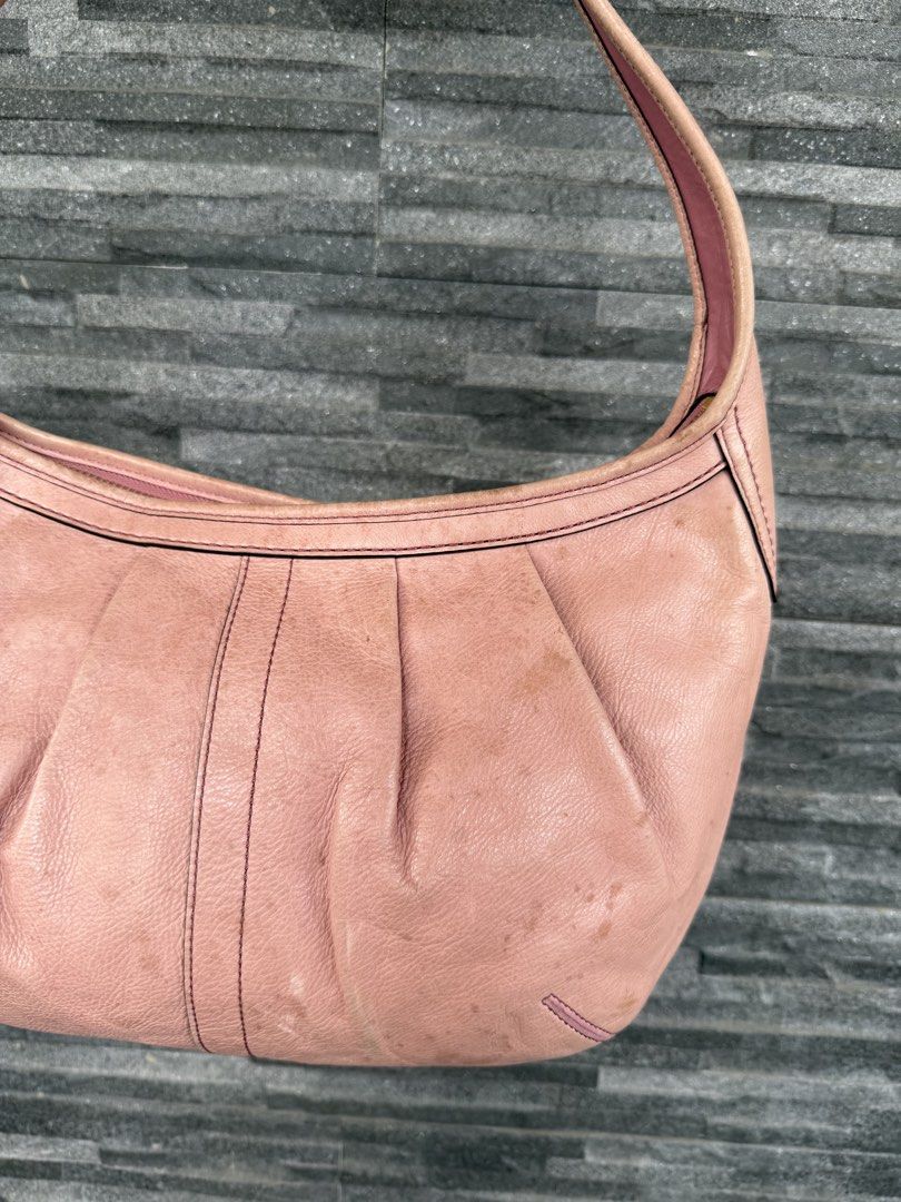 coach pink hobo (Category: Shoulder Bags) located in Balanga. Submitted by elle.curated (Listing ID 1470942802, Image 3). Description: RANK B See pictures - may mga spots po sa leather.