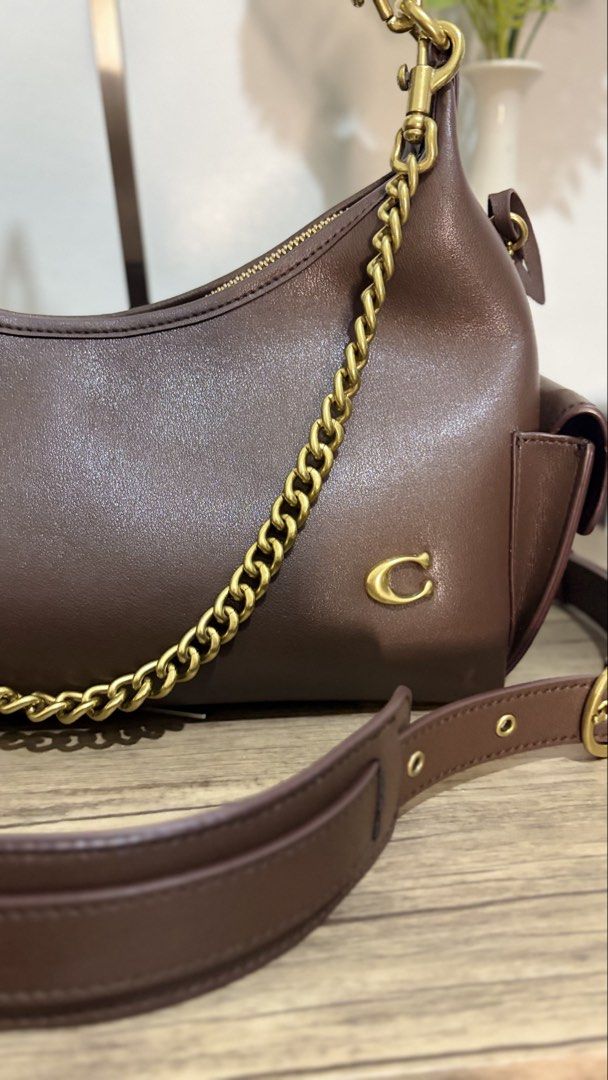 Coach Pocket Juliet 30 (Category: Luxury Bags & Wallets) located in Manila. Submitted by curatedfromjapan (Listing ID 1471040418, Image 3). Description: 💯 guaranteed japan sourced.