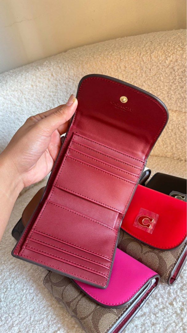 COACH Signature Trifold Wallet (Category: Wallets & Card holders) located in Taguig. Submitted by renzms (Listing ID 1470965126, Image 3). Description: • fresh from 🇻🇳 • on hand & ready to ship • actual photos | what you see is what you exactly get! • shipping nationwide via tiktok co￼.