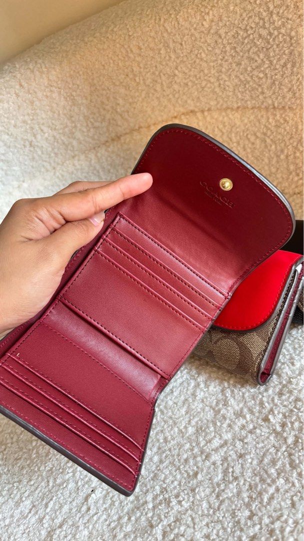 COACH Signature Trifold Wallet (Category: Wallets & Card holders) located in Taguig. Submitted by renzms (Listing ID 1470965866, Image 2). Description: • fresh from 🇻🇳 • on hand & ready to ship • actual photos | what you see is what you exactly get! • shipping nationwide via tiktok co.
