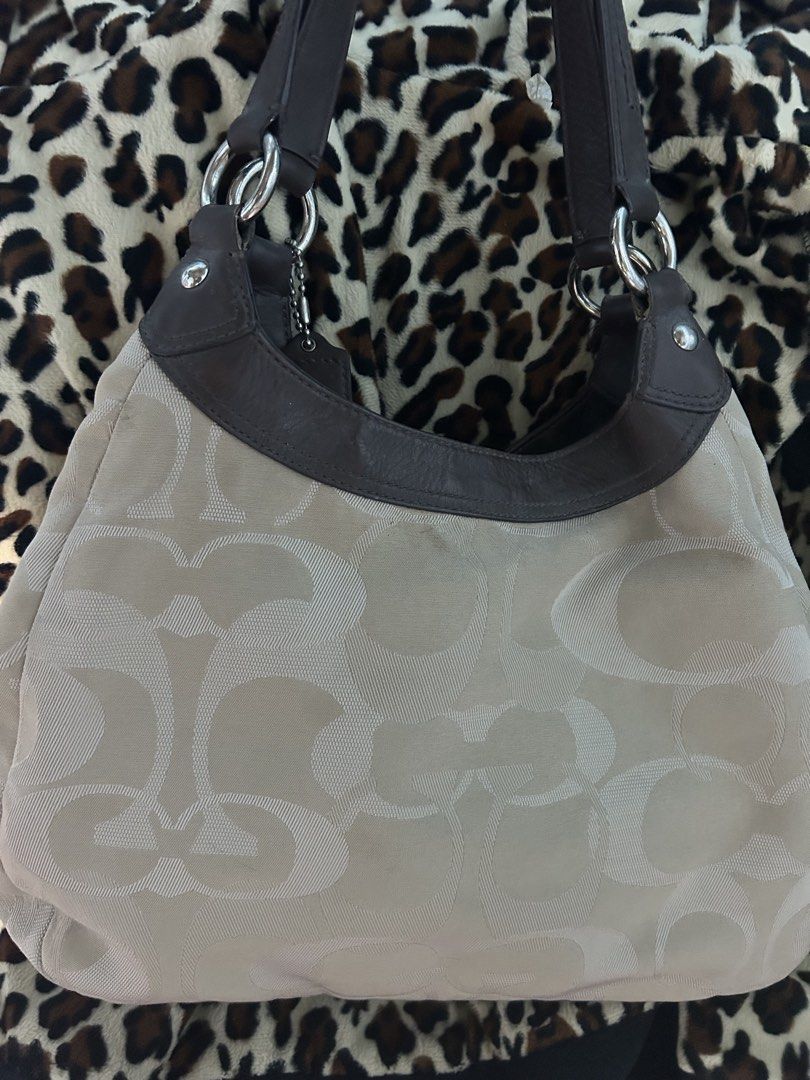 Coach soho lynn (Category: Shoulder Bags) located in Manila. Submitted by charmeofficial (Listing ID 1471096107, Image 2). Description: Hearing offers .