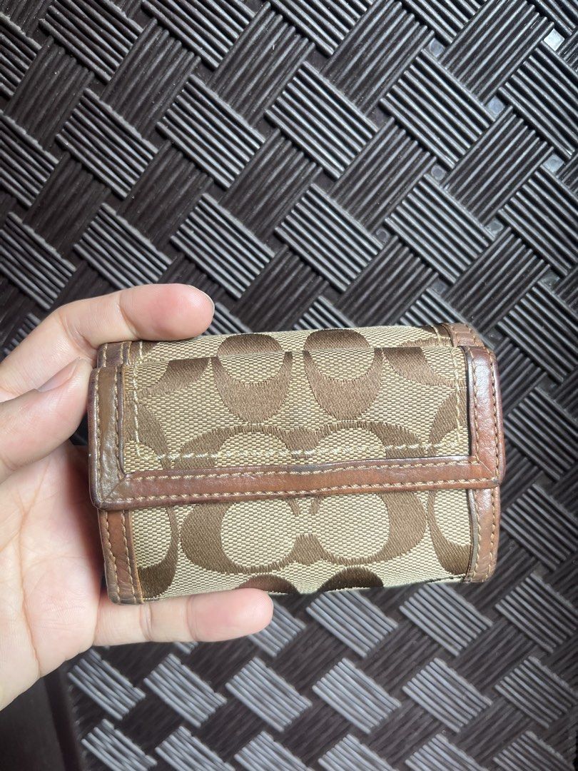 Coach soho trifold wallet (Category: Luxury Bags & Wallets) located in Iloilo. Submitted by jaeelleanik2 (Listing ID 1470985397, Image 2). Description: No rubs on canvas Light scratch on leather but not rot dry Scratch on hardware Still very pretty +++SF .