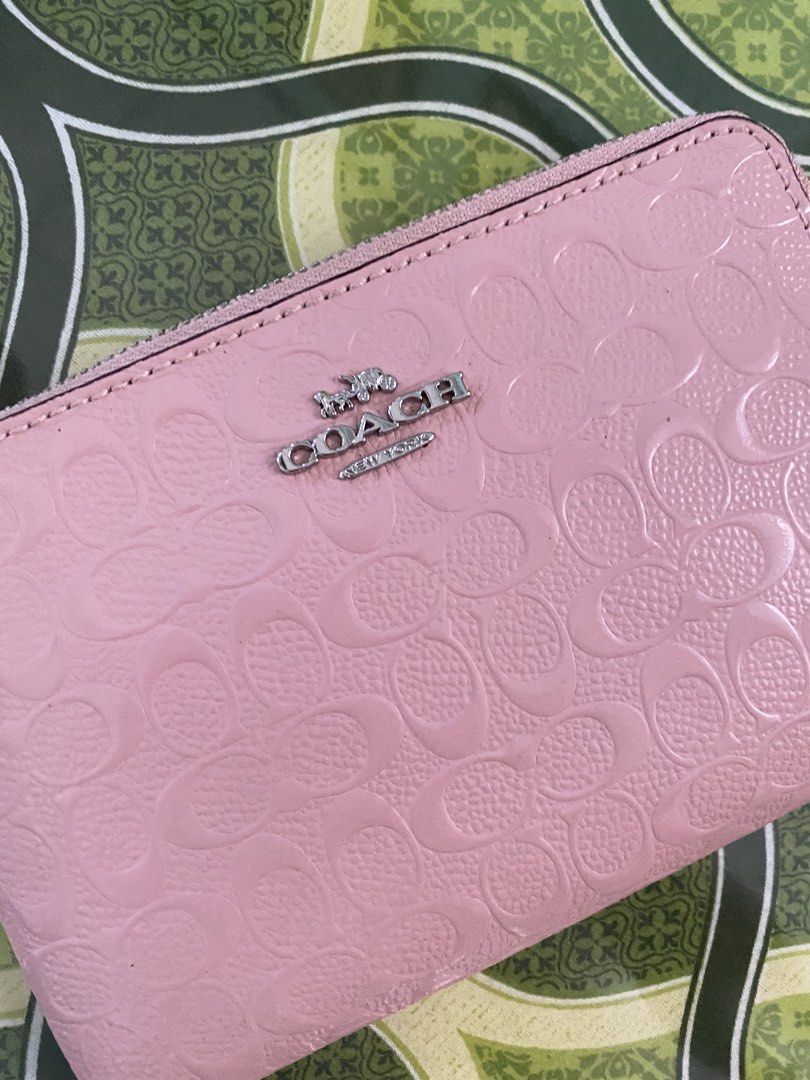 Coach Wristlet (Category: Luxury Bags & Wallets) located in Tabaco. Submitted by camila_dp (Listing ID 1471113970, Image 3). Description: .