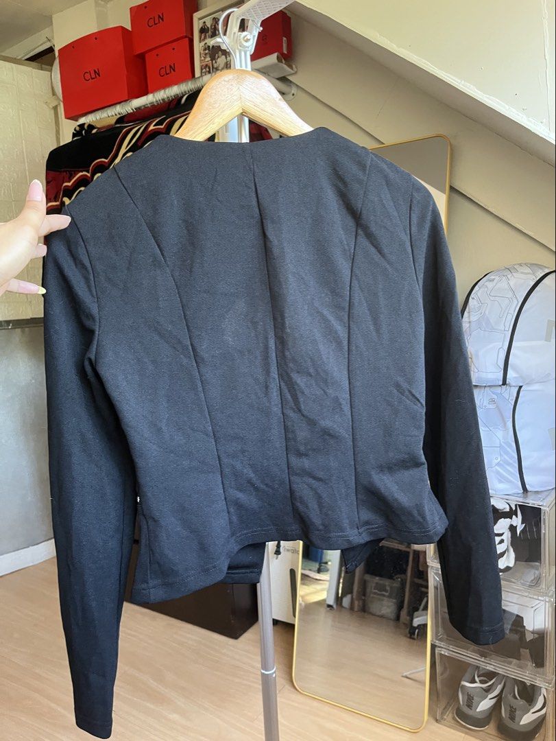 Coat (Category: Coats, Jackets and Outerwear) located in Tayug. Submitted by thriftyshady_ (Listing ID 1471039897, Image 3). Description: .