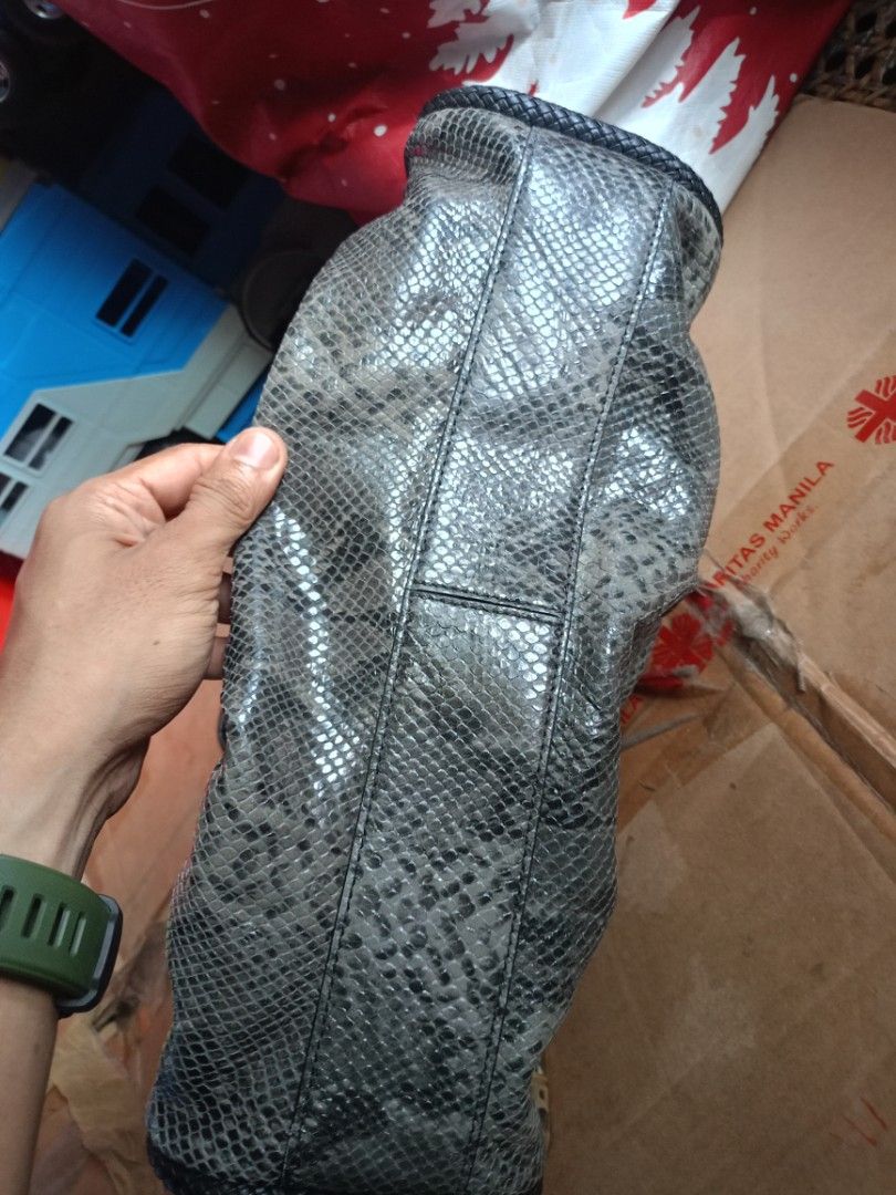 Cole Haan bag (Category: Shoulder Bags) located in Manila. Submitted by raymund2501 (Listing ID 1470977221, Image 3). Description: for sale Cole Haan snakeskin bag as is wat u see is wat u get good condition.