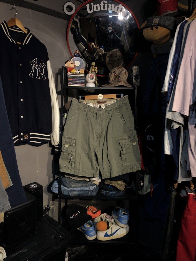 COLISEUM ATHLETICS MILITARY CARGO SHORTS (Category: Shorts) located in San Pablo. Submitted by genesisllo24149 (Listing ID 1471017620, Image 1). Description: COLISEUM ATHLETICS MILITARY CARGO SHORTS WAIST -> 34 LENGTH -> 20.5 THIGH -> 15 LEG OPENING -> 13 ISSUE -> MINIMAL HAIRLINE CONDITION -> GOOD DM TO PURCHASE 📥 DISCLAIMER: - Please manage your expectations, posted items are preloved, used & thrifted -Actual color may vary due to lighting -Fl