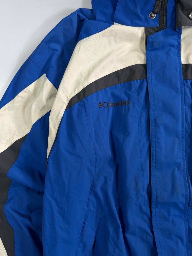 COLUMBIA omni tech jacket dimes (Category: Coats, Jackets and Outerwear) located in Valenzuela. Submitted by veriez_gems (Listing ID 1470973650, Image 2). Description: styleandfly._ columbia omni tech jacket dimes length-28 width-24 color rate-10/10 large to xl issue none better in personal color may vary due to light complete and original conditions -excellent unli vc and vouch for your assurance what u see is what u get mga sir! dm me for more 