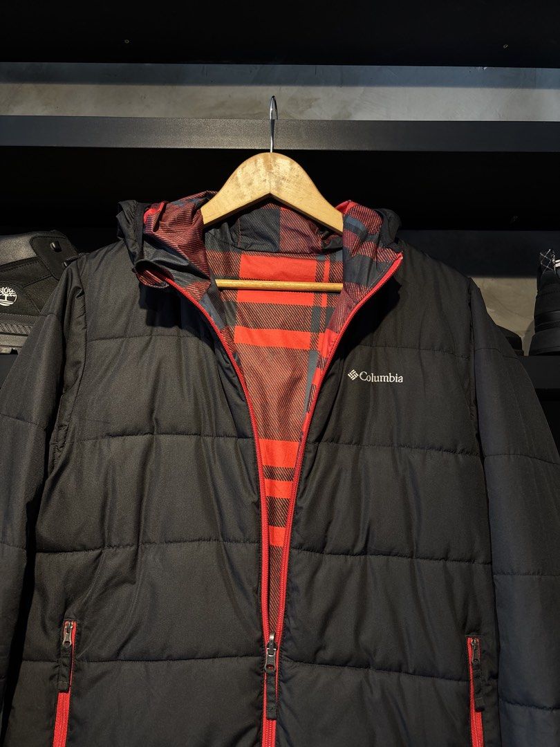 Columbia Reversible Puffer Jacket for Boys (Category: Coats, Jackets and Outerwear) located in San Fernando. Submitted by kayemanalac_05 (Listing ID 1470973346, Image 3). Description: L25 W20 14-16 years old.