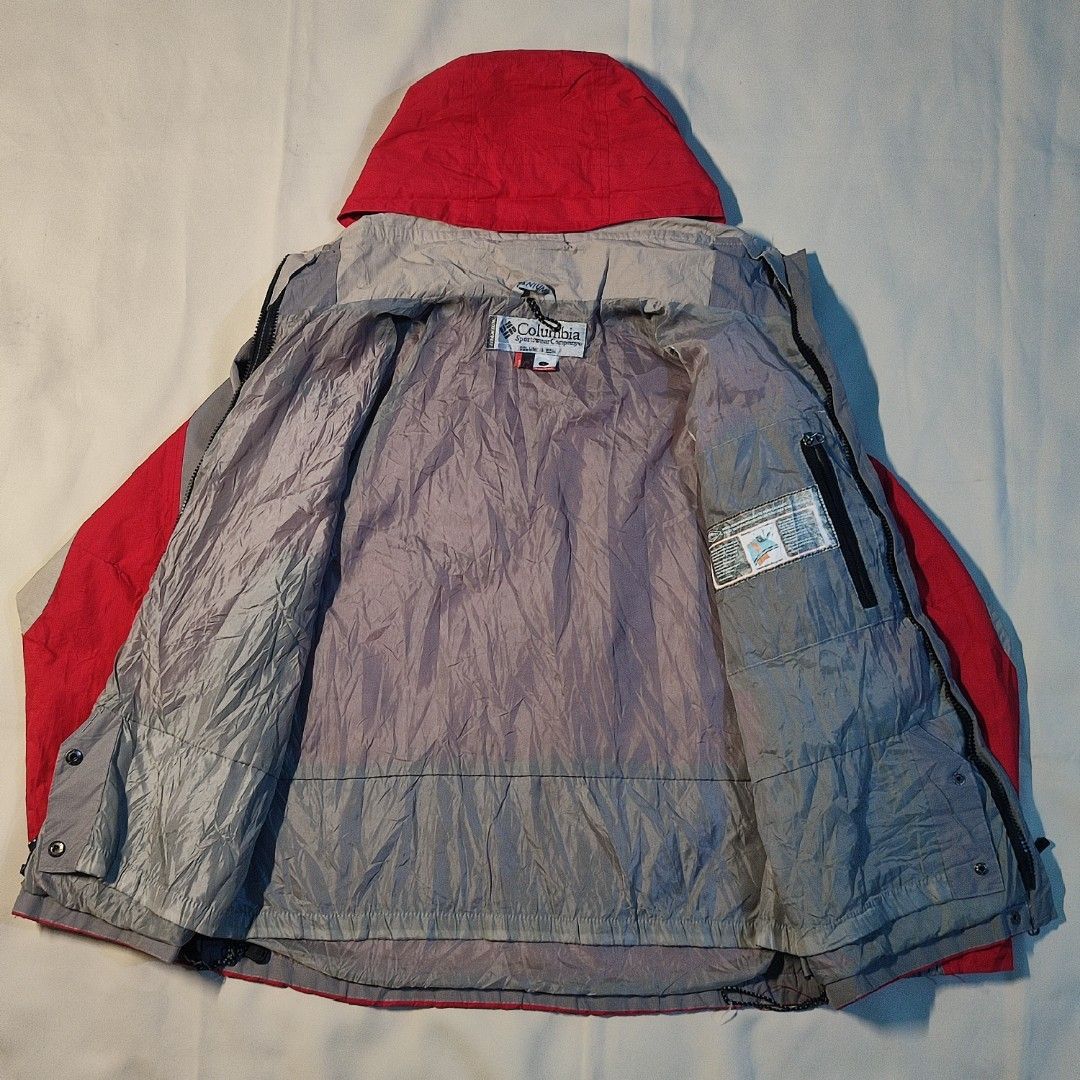 COLUMBIA TITANIUM WATERPROOF OMNI-SHIELD OUTDOOR JACKET (Category: Coats, Jackets and Outerwear) located in Tarlac. Submitted by joel_dat_kom_187 (Listing ID 1471041207, Image 3). Description: COLUMBIA TITANIUM WATERPROOF OMNI-SHIELD OUTDOOR JACKET EXCELLENT USED CONDITION 9.8/10 COLORATE 9.5/10 CONDITION SIZE LARGE ON TAG 21 W 25.5 L ISSUE ( BACON STRINGS ) ❌.