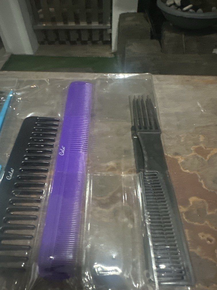 Comb Set Parlor Hair Set (Category: Hair Accessories) located in Manila. Submitted by xenasales (Listing ID 1471063344, Image 2). Description: .