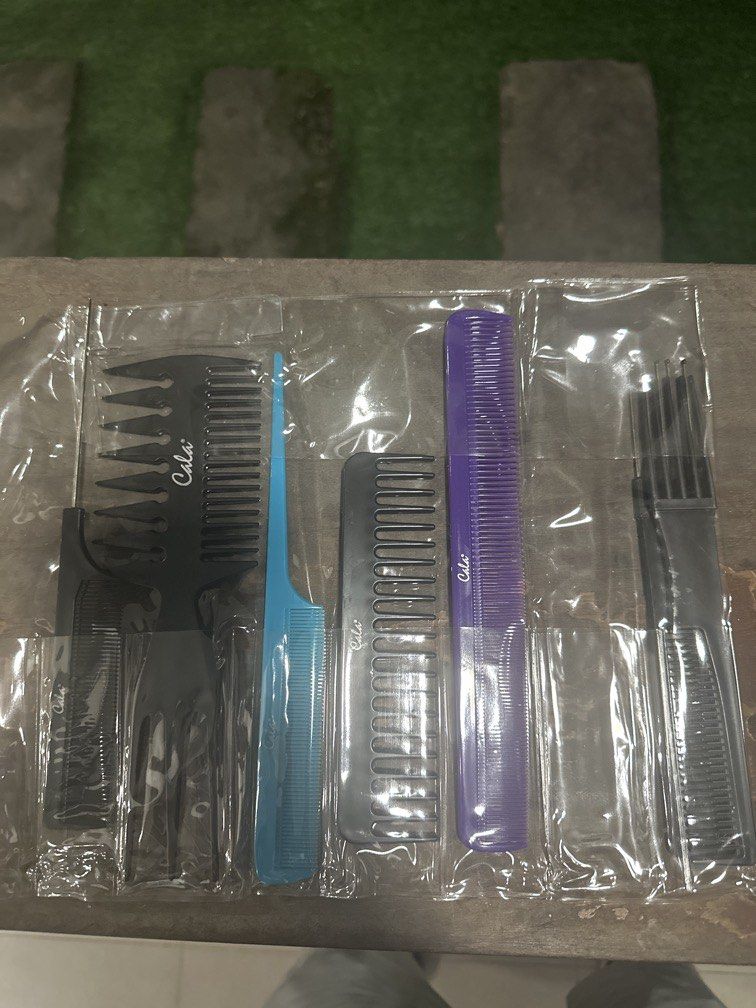 Comb Set Parlor Hair Set (Category: Hair Accessories) located in Manila. Submitted by xenasales (Listing ID 1471063344, Image 1). Description: .