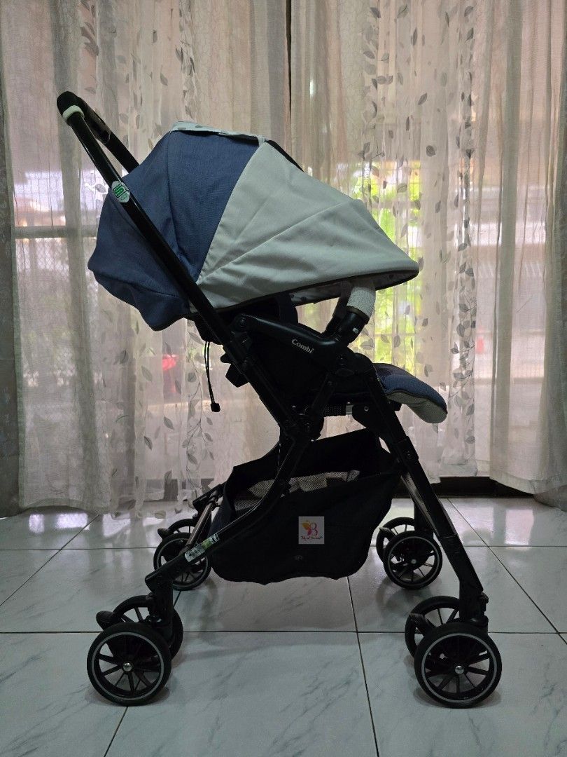 Combi Handy A4cas Lightweight Baby Stroller (Category: Strollers) located in Paranaque City. Submitted by babyandme.savers (Listing ID 1471069639, Image 2). Description: COMBI HANDY A4cas LIGHTWEIGHT LUXURY BABY STROLLER * Safe for 0 - 48 months *In very good condition * Fully Reclineable * Reversible handle * Full canopy * High seat * Lightweight stroller * A4cas wheels * 5 - Point safety belt * Clean and Sanitized - Ready to use 📍 Location : B