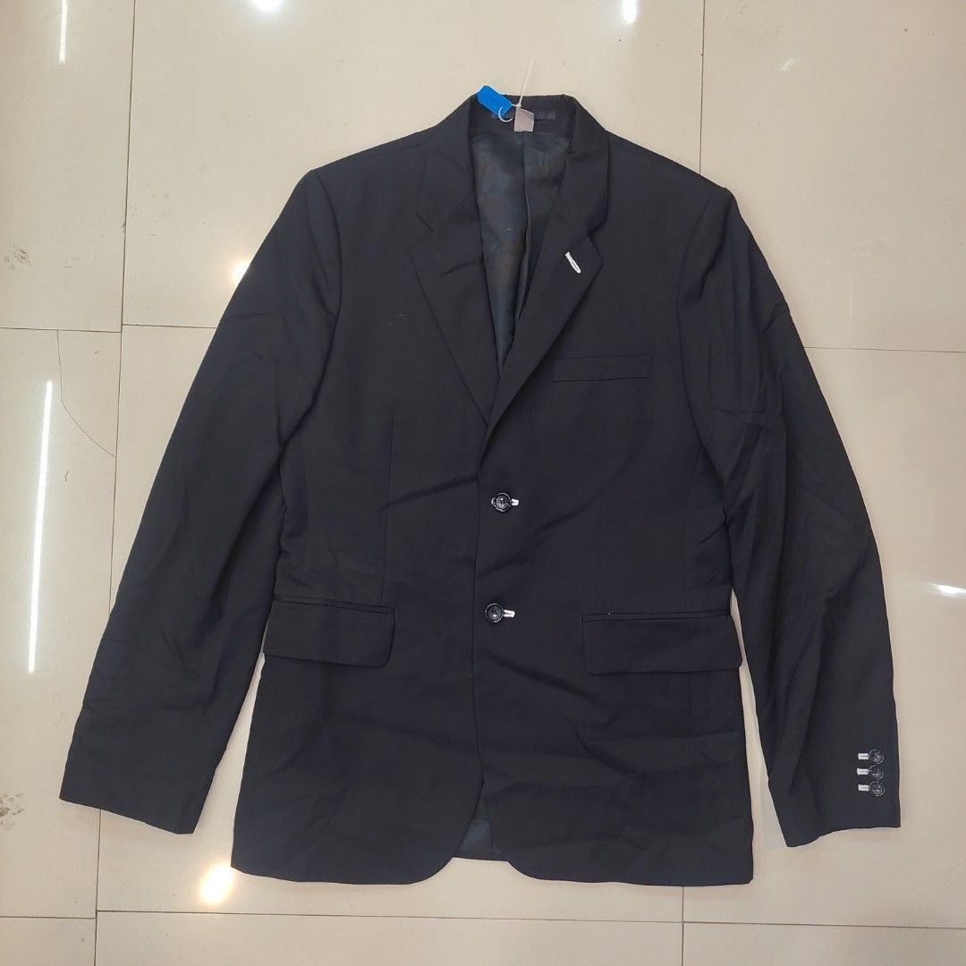 Comme des Garcons x H&M coat (Category: Coats, Jackets and Outerwear) located in Daraga. Submitted by flip2fit (Listing ID 1471003452, Image 1). Description: Excellent to new condition No issues Fits small to medium.