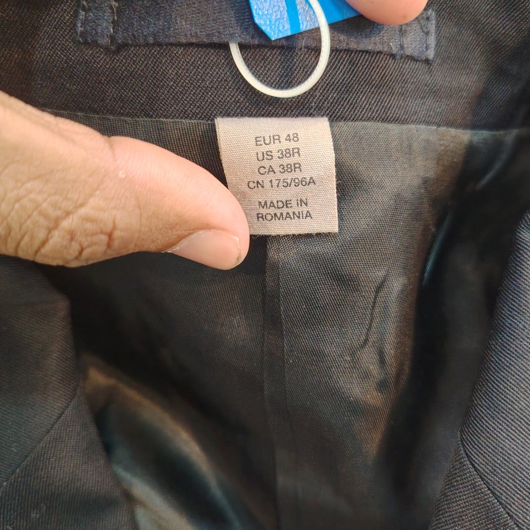 Comme des Garcons x H&M coat (Category: Coats, Jackets and Outerwear) located in Daraga. Submitted by flip2fit (Listing ID 1471003452, Image 2). Description: Excellent to new condition No issues Fits small to medium.