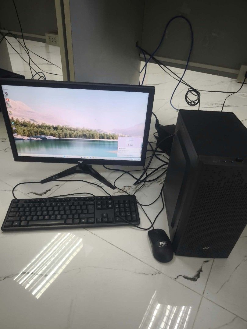 Complete Desktop PC Setup with Monitor, Keyboard, and Mouse (Category: Desktops) located in Caloocan City. Submitted by roselpaddayuman87 (Listing ID 1471051968, Image 1). Description: Desktop Computer Intel Core i3 8th gen Windows 11 8GB memory 256GB SSD Intel UHD Graphics No issue No history of repair Makinis Goods for students Goods for Office work Ms office included Ready to use Inclusions: - Cpu - 22 inch monitor - Keyboard - Mouse - AVR - P