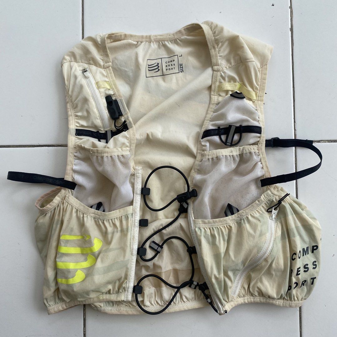 Compressport ULTRUN S PACK 10 Running Vest (Category: Other Sports Equipment and Supplies) located in Cagayan de Oro. Submitted by lanzobear (Listing ID 1470958103, Image 1). Description: DECLUTTERRING Preloved Compressport Ultrun S Pack 10 Liters Used in dayhikes & runs Issue: mud stains bought, not thrifted!.