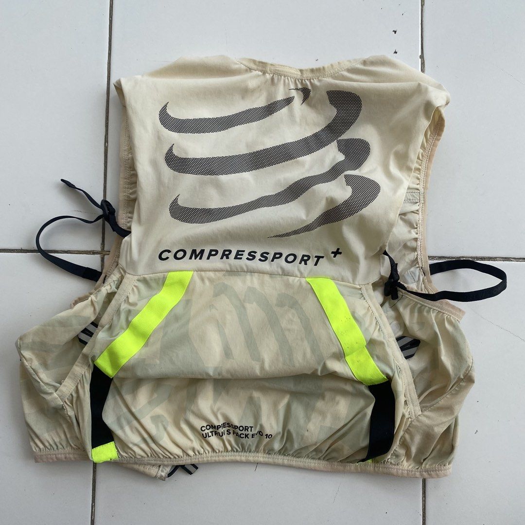 Compressport ULTRUN S PACK 10 Running Vest (Category: Other Sports Equipment and Supplies) located in Cagayan de Oro. Submitted by lanzobear (Listing ID 1470958103, Image 2). Description: DECLUTTERRING Preloved Compressport Ultrun S Pack 10 Liters Used in dayhikes & runs Issue: mud stains bought, not thrifted!.