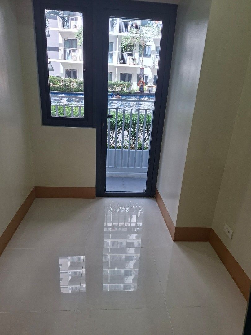 Condo for lease Shore 3 ground floor tower 1 (Category: Bathroom & Kitchen Fixtures) located in Manila. Submitted by d_of_olx (Listing ID 1470986601, Image 2). Description: - Brand new unit located in Shore 3 ground floor tower 1 (near moa) - Move-in ready 1 bedroom - Kitchen equipped with wooden cabinets, black granite countertop with built-in sink, and electric cook - Scenic view of the building pool from large windows - Tiled flooring, clean w