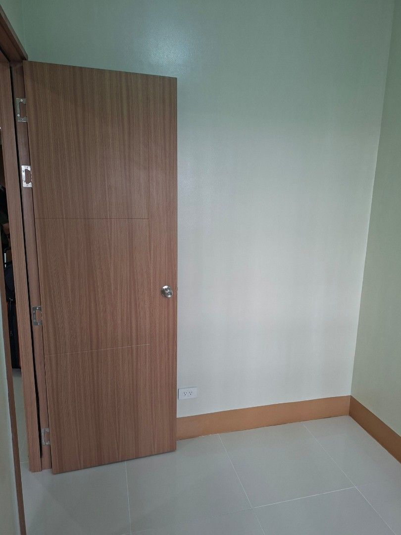 Condo for lease Shore 3 ground floor tower 1 (Category: Bathroom & Kitchen Fixtures) located in Manila. Submitted by d_of_olx (Listing ID 1470986601, Image 3). Description: - Brand new unit located in Shore 3 ground floor tower 1 (near moa) - Move-in ready 1 bedroom - Kitchen equipped with wooden cabinets, black granite countertop with built-in sink, and electric cook - Scenic view of the building pool from large windows - Tiled flooring, clean w
