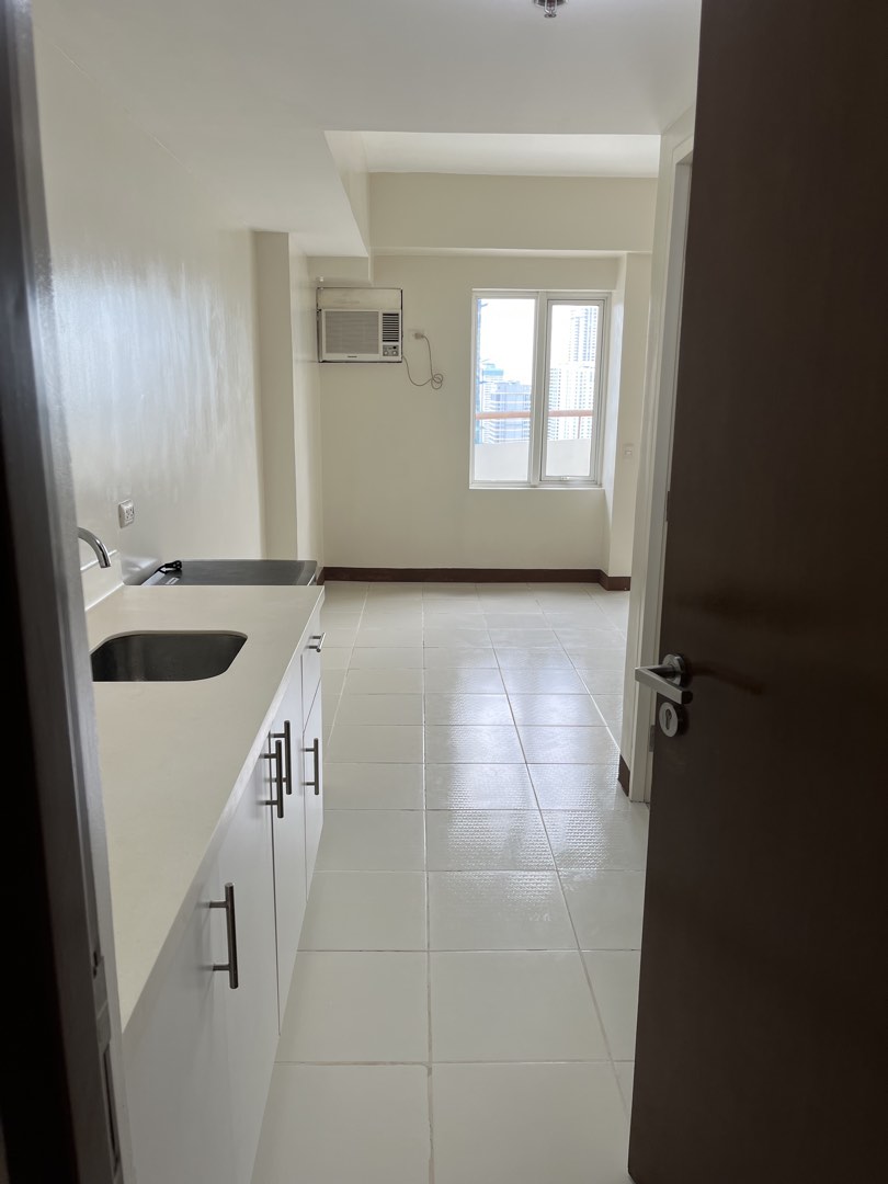 (Category: ) located in . Submitted by condosulit (Listing ID 1471113955, Image 1). Description: .