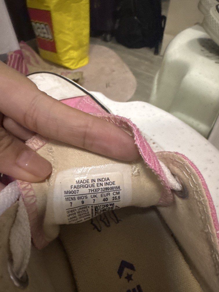 Converse All star - Original! (Category: Sneakers) located in Quezon City. Submitted by rgnineteen (Listing ID 1471088314, Image 3). Description: Original bought this in US! Cute pink color. Konting laba na okay na. Madumi lang tingnan because of the dust sa cabinet..