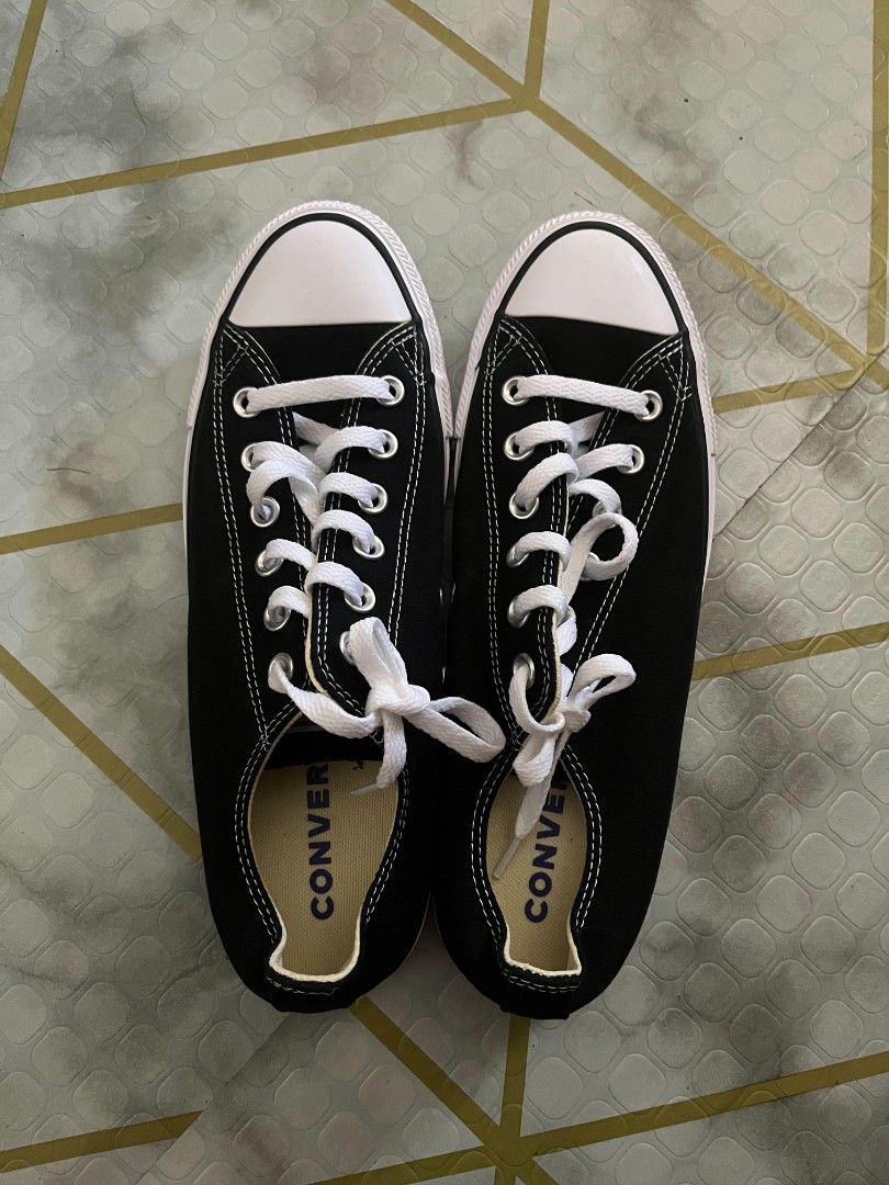 Converse Allstar Chuck Taylor (Category: Sneakers) located in General Trias. Submitted by hungariancheesecake (Listing ID 1470937916, Image 2). Description: 8 Mens sa tag 9US ako pasok gang 9 Brandnew wala lang box bought from converse store in hk wala lang box kase bulky sa baggage 100% original.