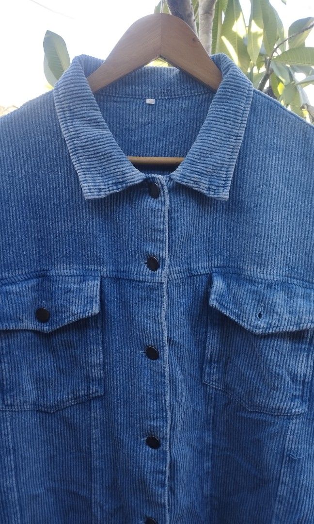 Corduroy Button Down Blue Extra Large Longsleeve Jacket Outerwear Overshirt Oversized Plus Size 2XL (Category: Coats, Jackets and Outerwear) located in Taguig. Submitted by archie.abdullathrift (Listing ID 1471020071, Image 2). Description: Random Corduroy Distressed Hem 2XL L30W26 Color Rate: 9/10 Condition: 9/10 Issue: Missing 1 button pocket 💵 Cash/Gcash or COD via Lalamove 📍Taguig.