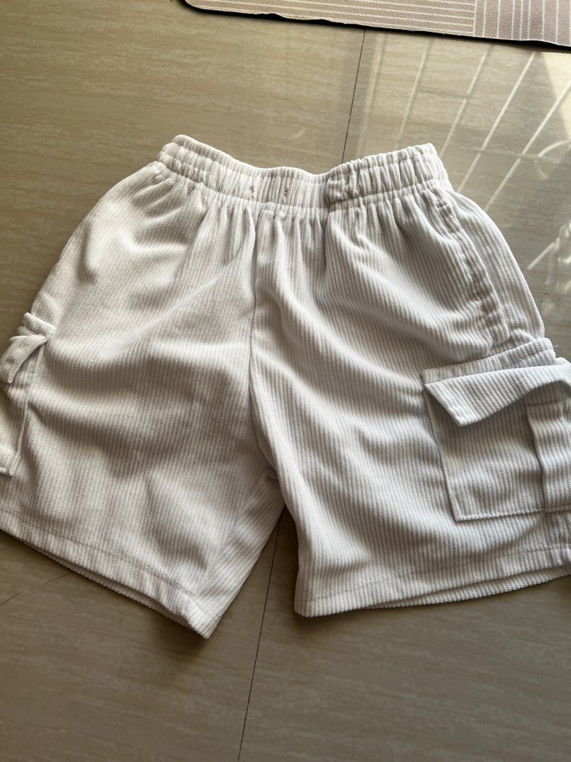 Corduroy Cargo Shorts Bundle Set (Category: Babies & Kids Fashion) located in Lucena. Submitted by theangelou94395 (Listing ID 1471019959, Image 3). Description: Corduroy cargo shorts take all for 350 3-5 yrs old.