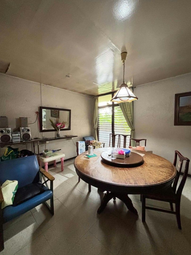 Corner lot with old house (Category: House & Lot) located in Paranaque City. Submitted by joelizah (Listing ID 1471009567, Image 1). Description: Lot with old house 📍Sunvalley, Parañaque Lot area: 350 sqm Floor area 200 sqm more or less 3 bedrooms, 2 toilet and bath maid's room 1-car garage corner lot.